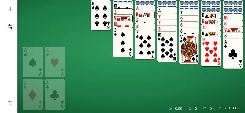 Yukon Solitaire sur téléphone tenu à l’horizontale, début de la donne YU1-C-AAAAAAB sur le tapis vert : sept colonnes, la première avec une seule carte, les autres avec des cartes cachées au dos bleu sous cinq cartes visibles ; quatre fondations vides ; le temps, le score et le nombre de coups à zéro.